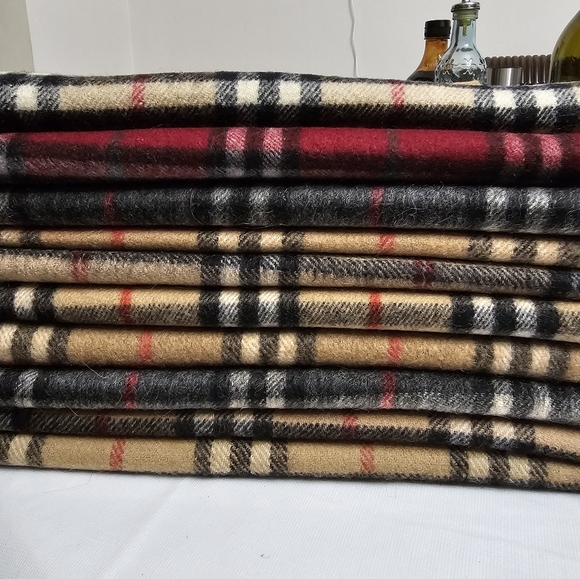 BURBERRY WINTER SCARF - Picture 1 of 11